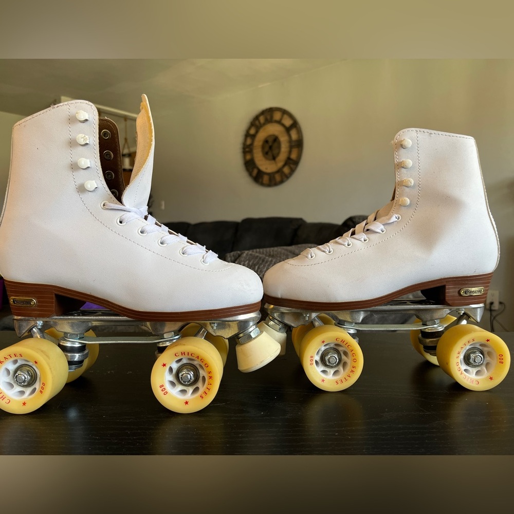 Chicago skates worn once with extra laces size 7